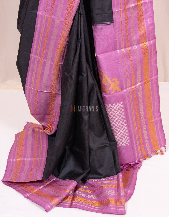 Black Zero Zari Kanjivaram Silk Saree with Korvai Border - Image 3
