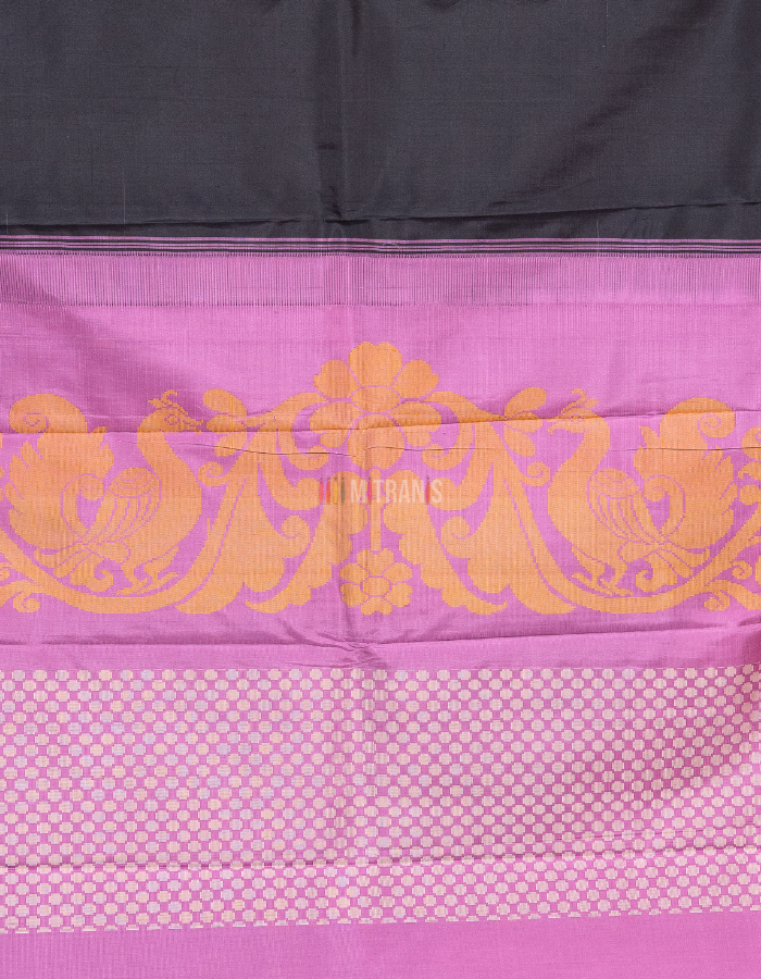 Black Zero Zari Kanjivaram Silk Saree with Korvai Border - Image 4